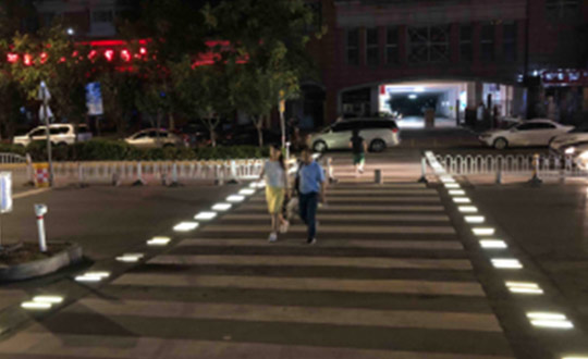 Paso de peatones inteligente vialeta solar