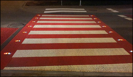 tachas reflectantes en las autopistas