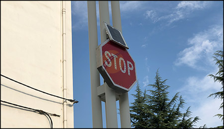 solar-flashing-stop-sign