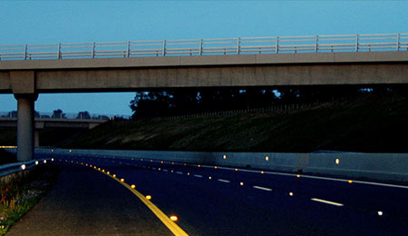 cat's eye reflective road stud