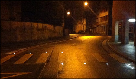 tachas solares aluminio en carretera