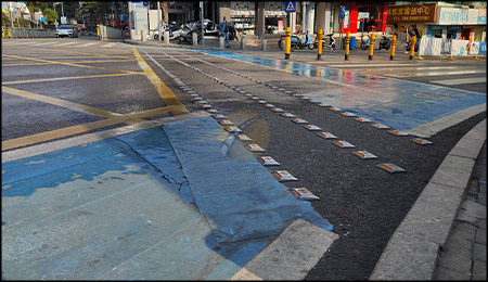 tachas reflectantes en las autopistas