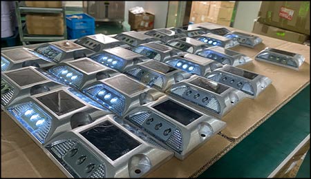 tachas solares aluminio