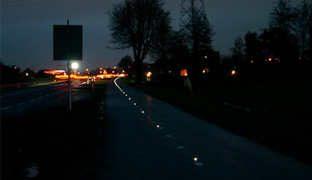 solar powered road stud