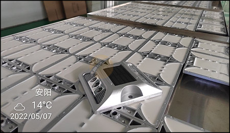 tachas-solares-para-carreteras