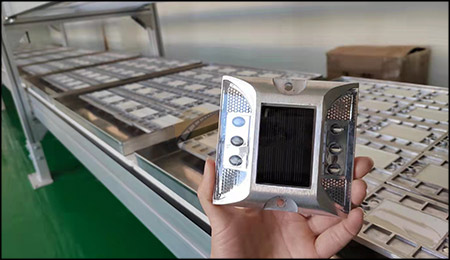 tachas-solares-para-seguridad-vial