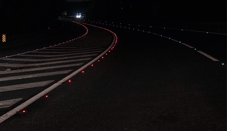 Solar road stud